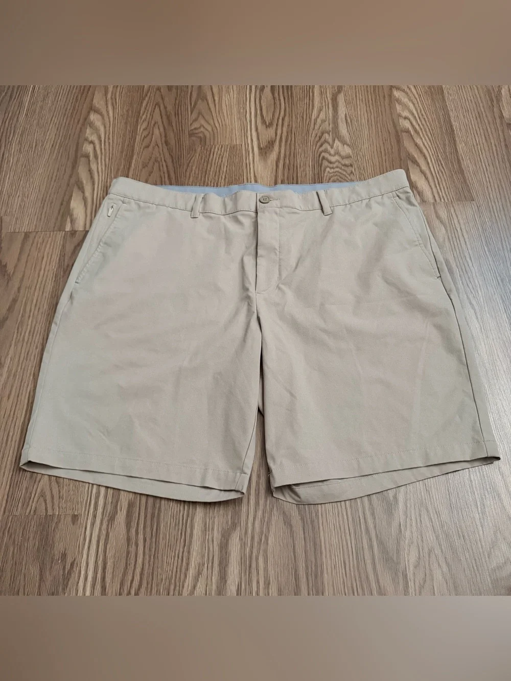 Tommy Bahama Men’s Beige Solid 5 pockets Chino Flat Front Shorts 9 Inch Inseam